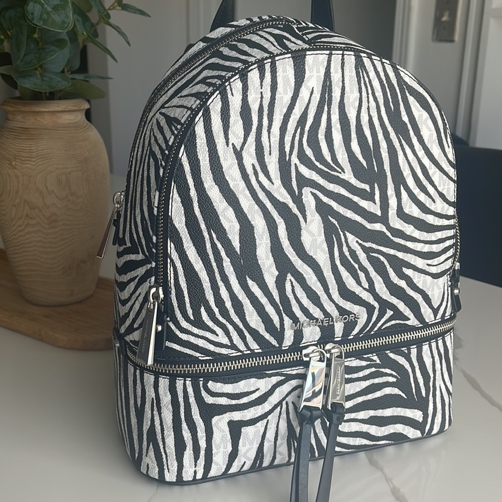 Micheal kors medium backpack - Picture 5 of 17